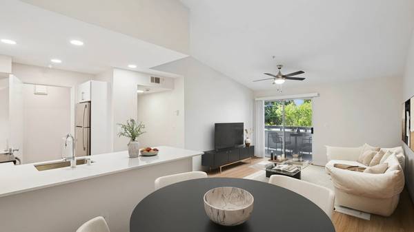 Listing photo 1 of 5