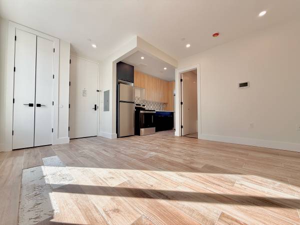 Listing photo 1 of 5