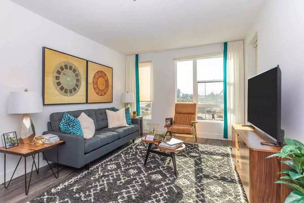 Listing photo 1 of 5