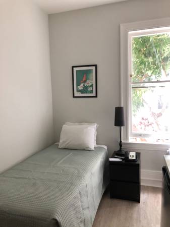 Listing photo 1 of 5