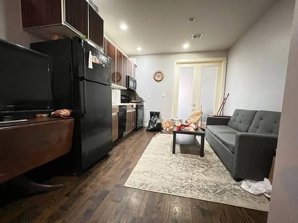 Listing photo 1 of 5