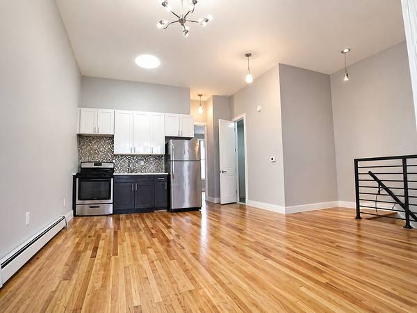 Listing photo 1 of 5
