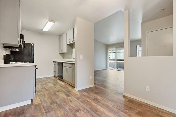 Listing photo 1 of 5
