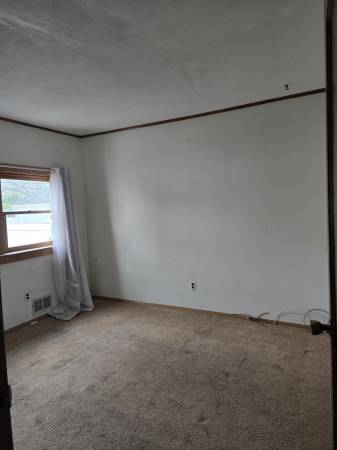 Listing photo 1 of 2