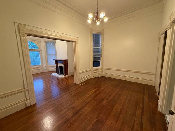 Listing photo 1 of 5