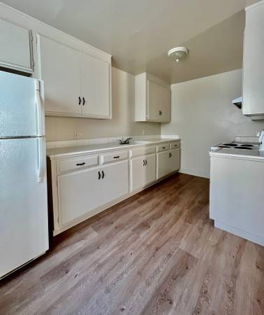 Listing photo 1 of 5