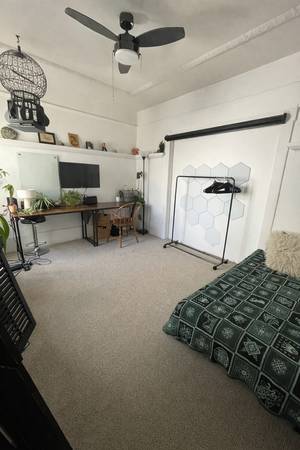 Listing photo 1 of 2