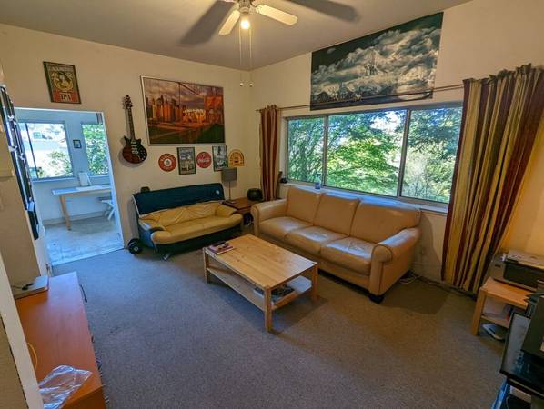 Listing photo 1 of 4