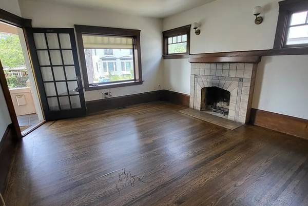 Listing photo 1 of 5