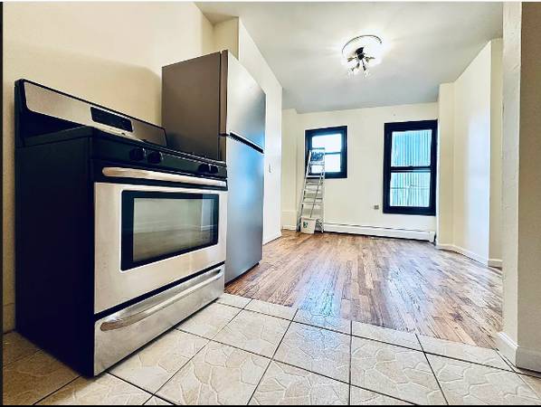 Listing photo 1 of 5