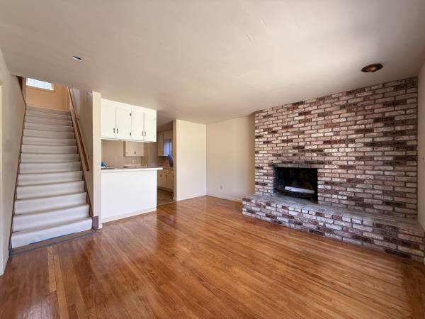Listing photo 1 of 5