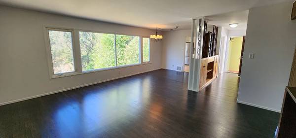 Listing photo 1 of 3