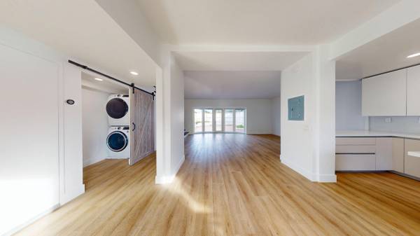 Listing photo 1 of 5