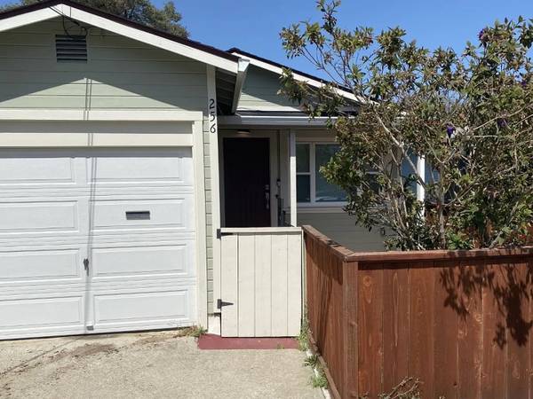 Listing photo 1 of 3