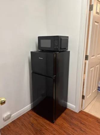 Listing photo 1 of 4