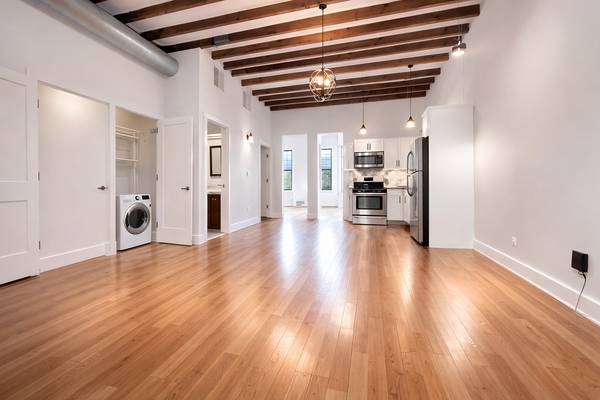 Listing photo 1 of 5