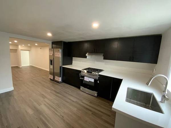 Listing photo 1 of 4