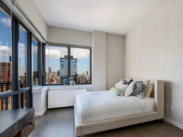 Listing photo 1 of 4