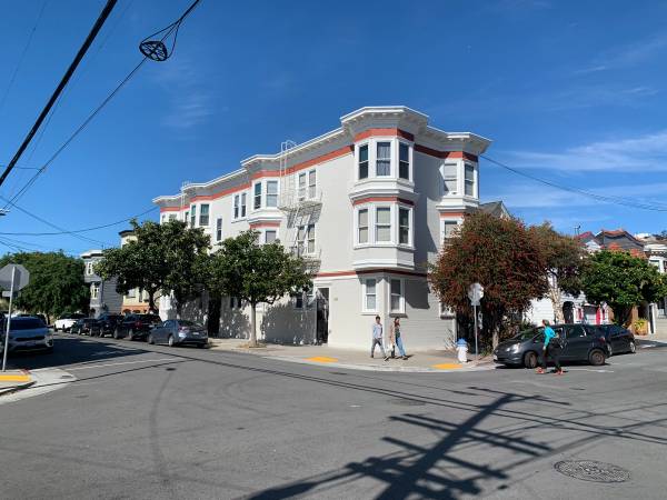 Listing photo 1 of 5