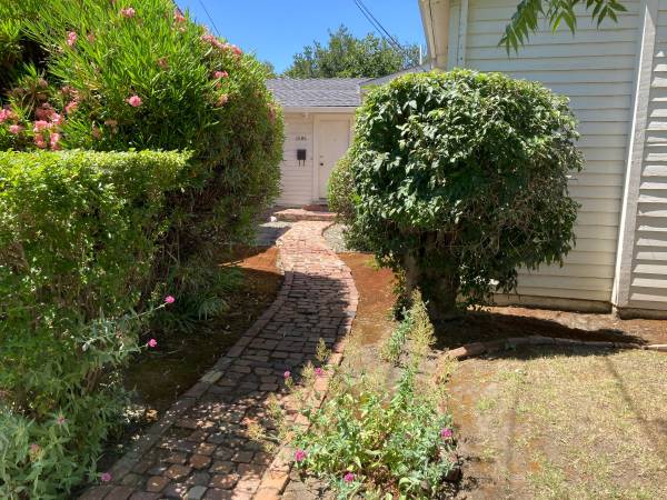 Listing photo 1 of 5