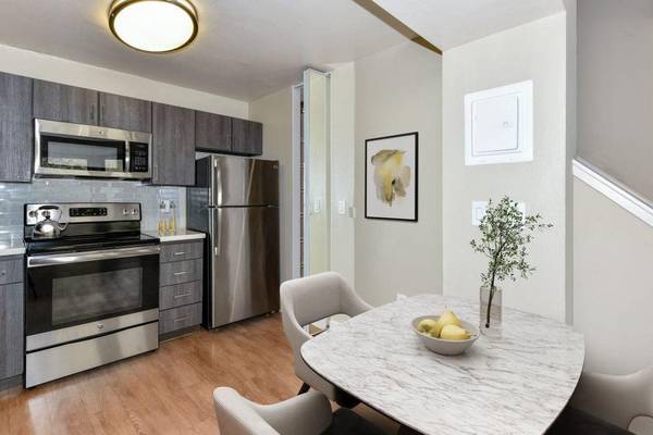 Listing photo 1 of 5