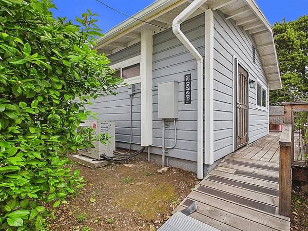 Listing photo 1 of 4