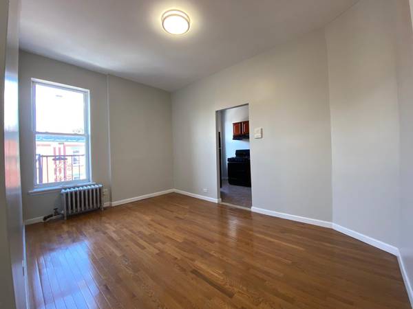 Listing photo 1 of 5