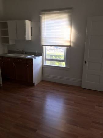 Listing photo 1 of 3