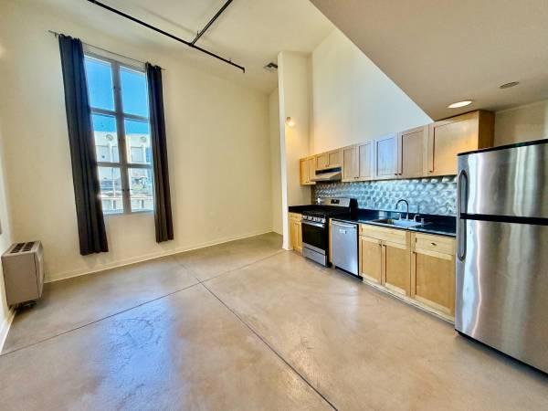 Listing photo 1 of 5