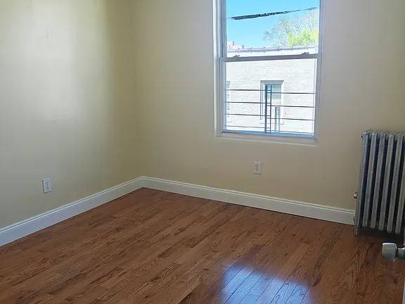 Listing photo 1 of 5