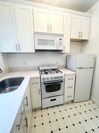 Listing photo 1 of 3