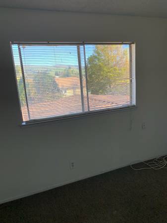 Listing photo 1 of 4