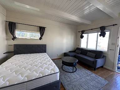 Listing photo 1 of 5