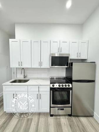 Listing photo 1 of 4