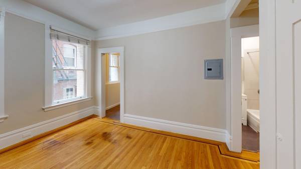Listing photo 1 of 5