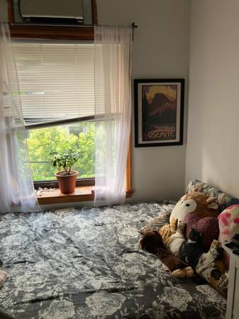 Listing photo 1 of 2