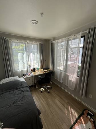 Listing photo 1 of 5