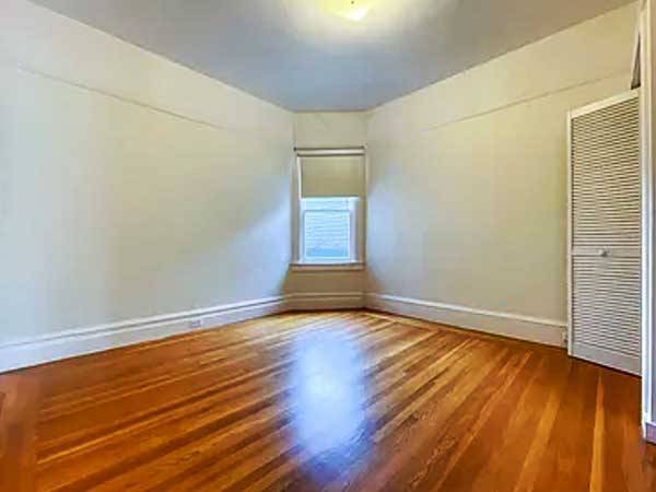 Listing photo 1 of 4