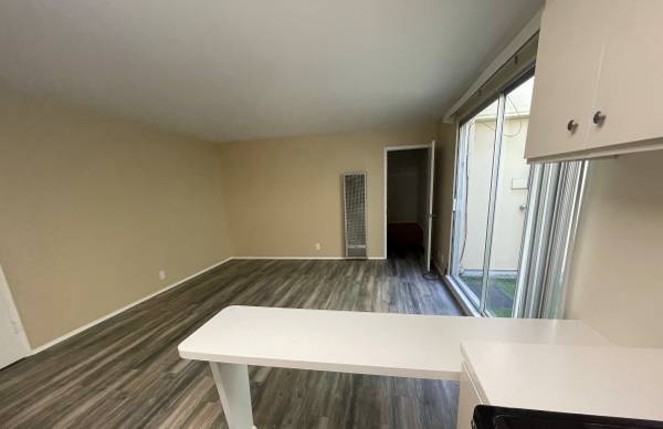 Listing photo 1 of 3