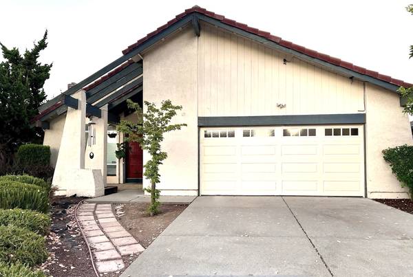 Listing photo 1 of 5