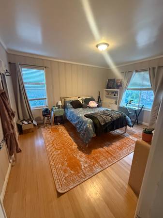 Listing photo 1 of 5