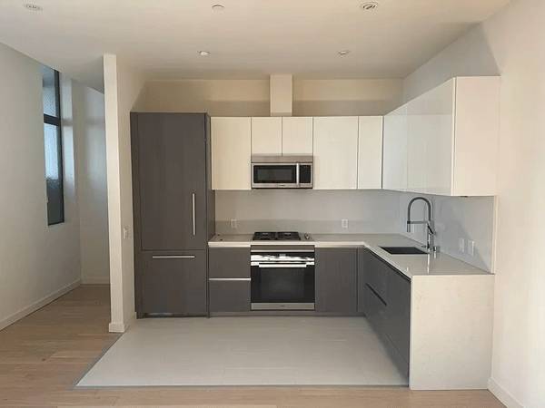 Listing photo 1 of 4
