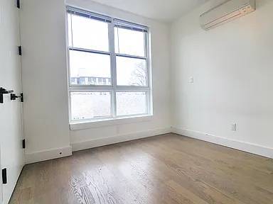 Listing photo 1 of 4