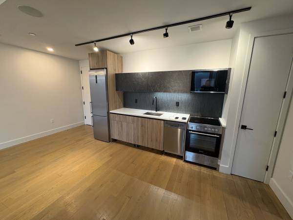 Listing photo 1 of 5