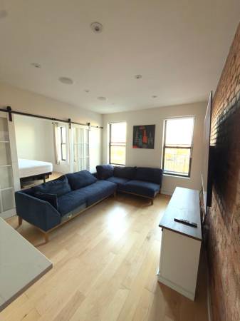 Listing photo 1 of 4