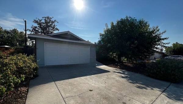 Listing photo 1 of 5