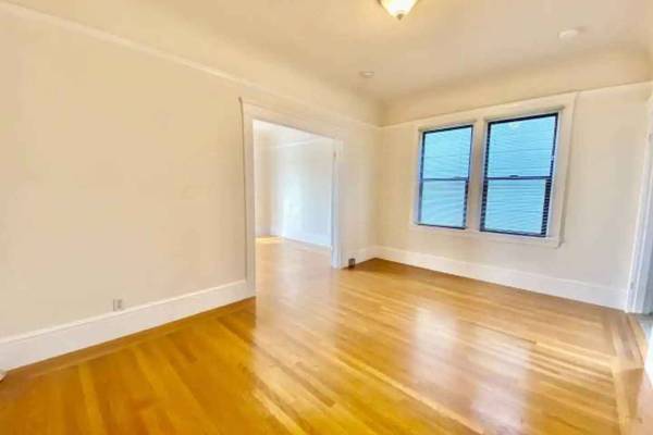 Listing photo 1 of 4
