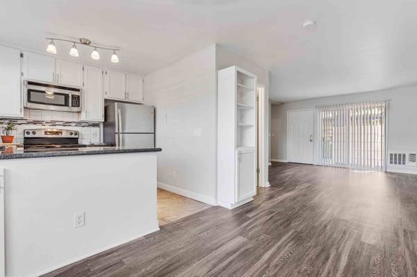 Listing photo 1 of 5