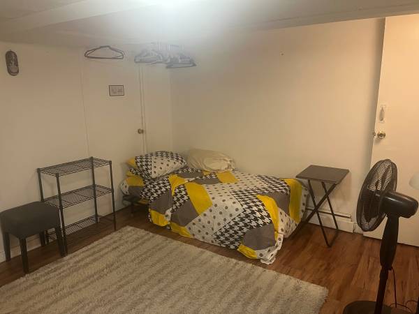 Listing photo 1 of 4