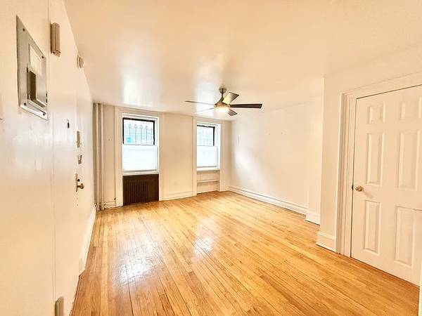 Listing photo 1 of 5